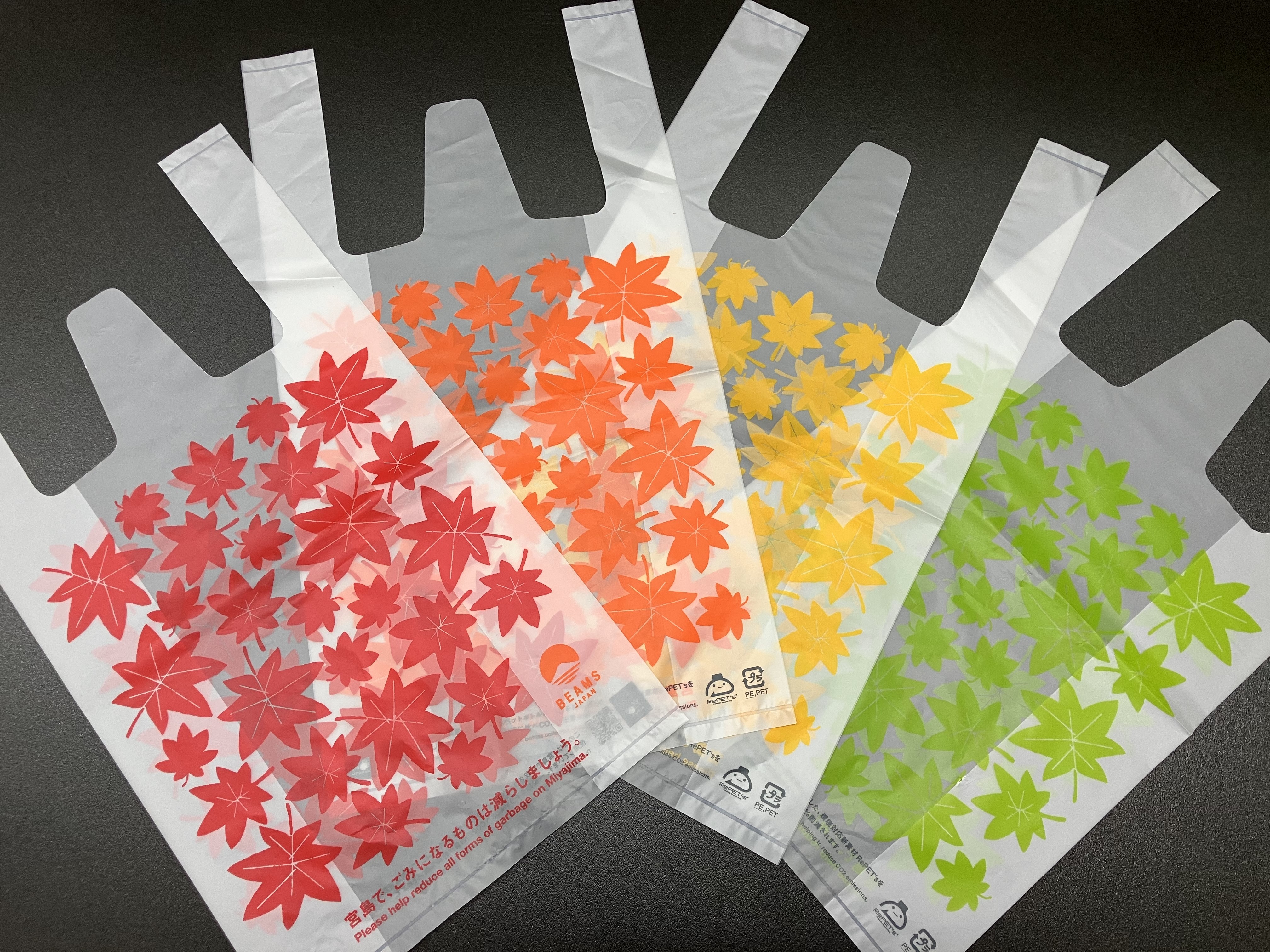 宮島のゴミ対策イベントにて、共同開発した“リサイクルゴミ袋”が配布されました